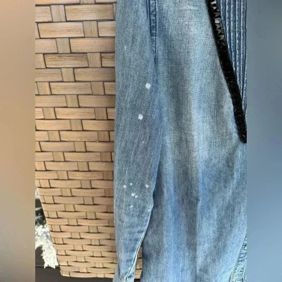 Free‎ People Women’s Light Washed Denim Long Distressed Sleeve Button Down XS - Picture 4 of 9
